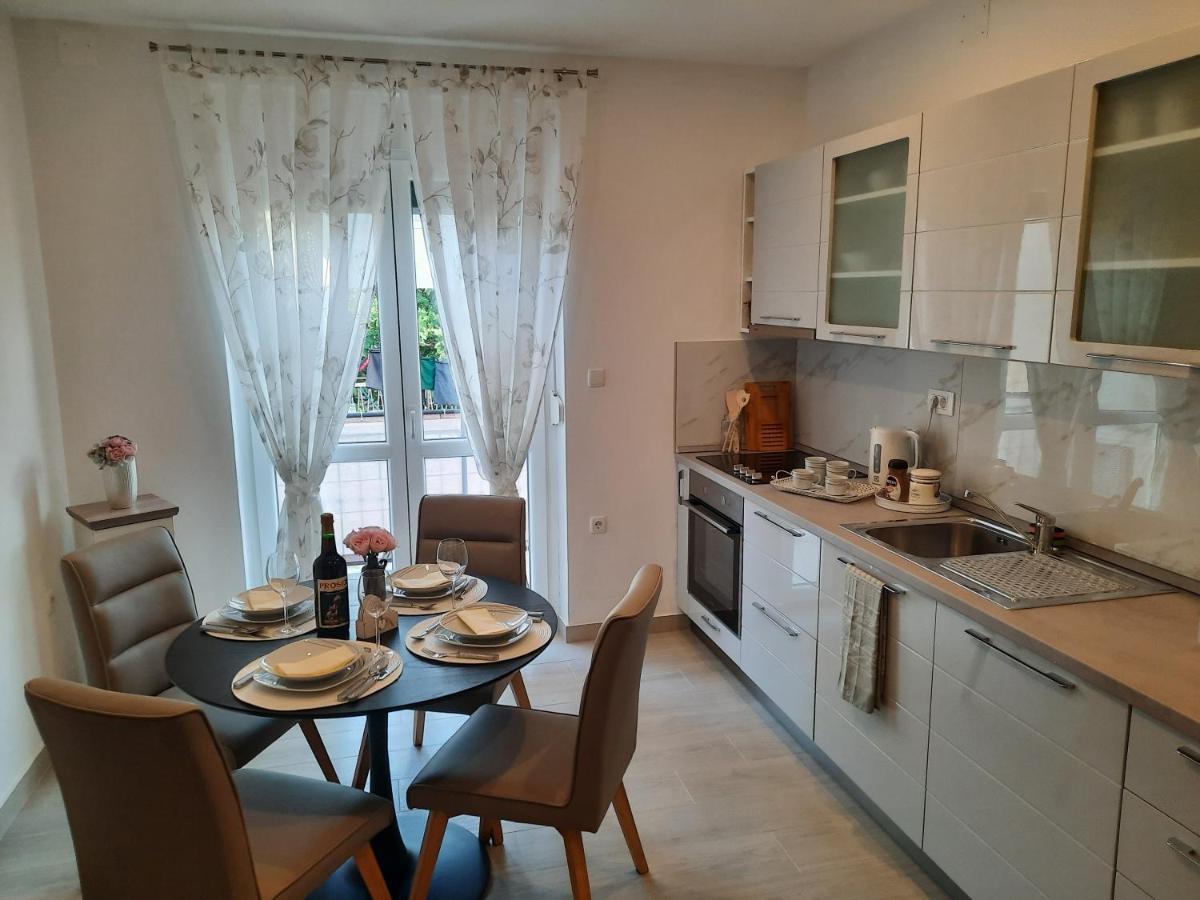 Apartman Laura M Vodice Zewnętrze zdjęcie