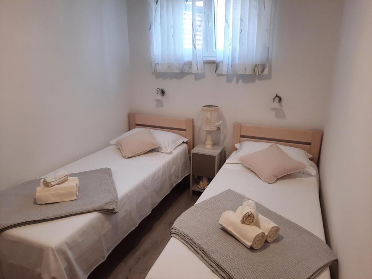 Apartman Laura M Vodice Zewnętrze zdjęcie
