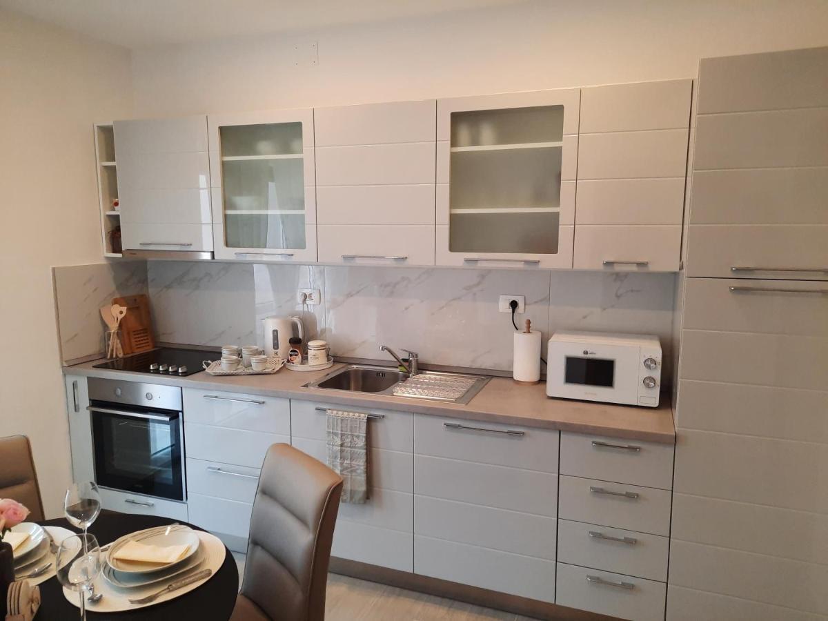 Apartman Laura M Vodice Zewnętrze zdjęcie