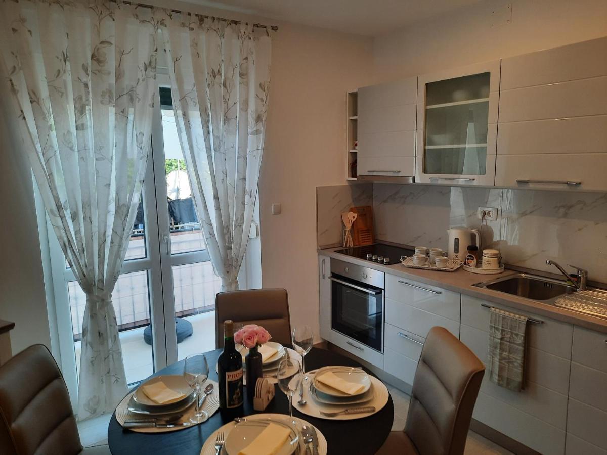 Apartman Laura M Vodice Zewnętrze zdjęcie