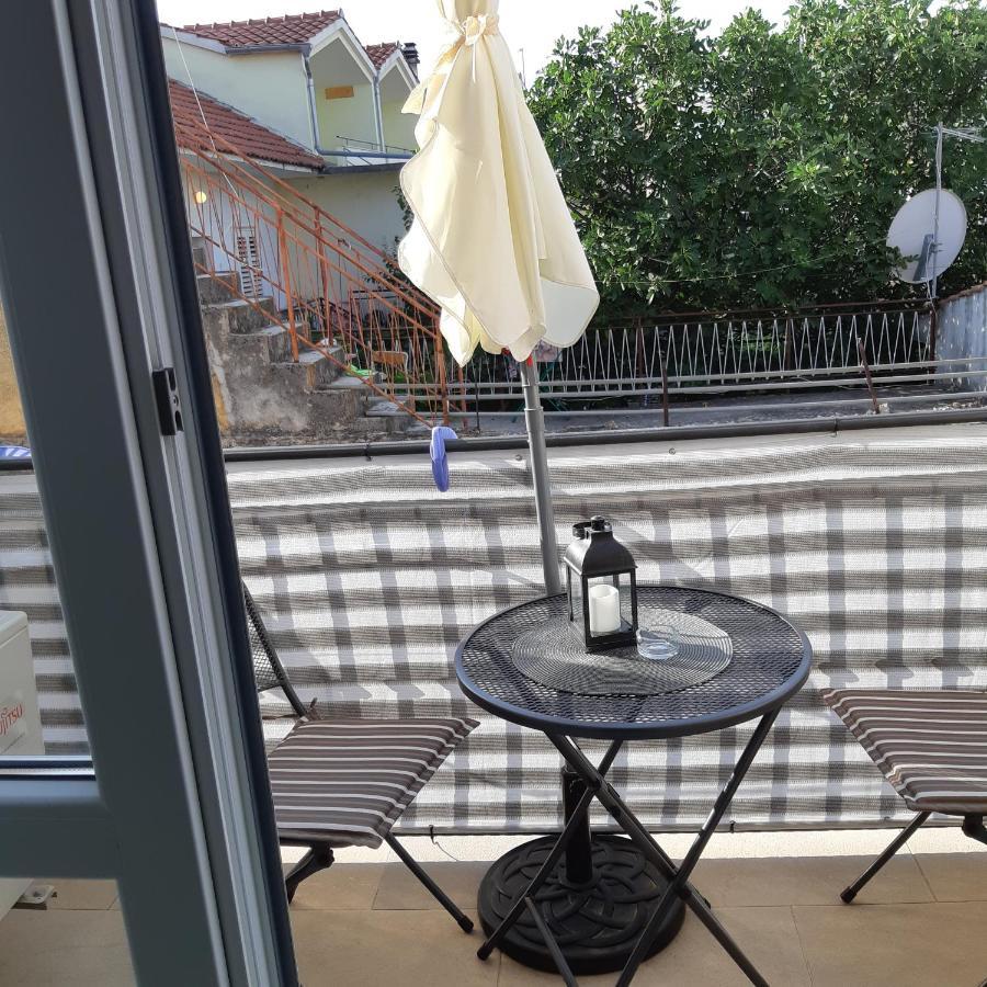 Apartman Laura M Vodice Zewnętrze zdjęcie